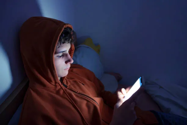 Roaming and Respawning: Online Gaming in the Age of Travel