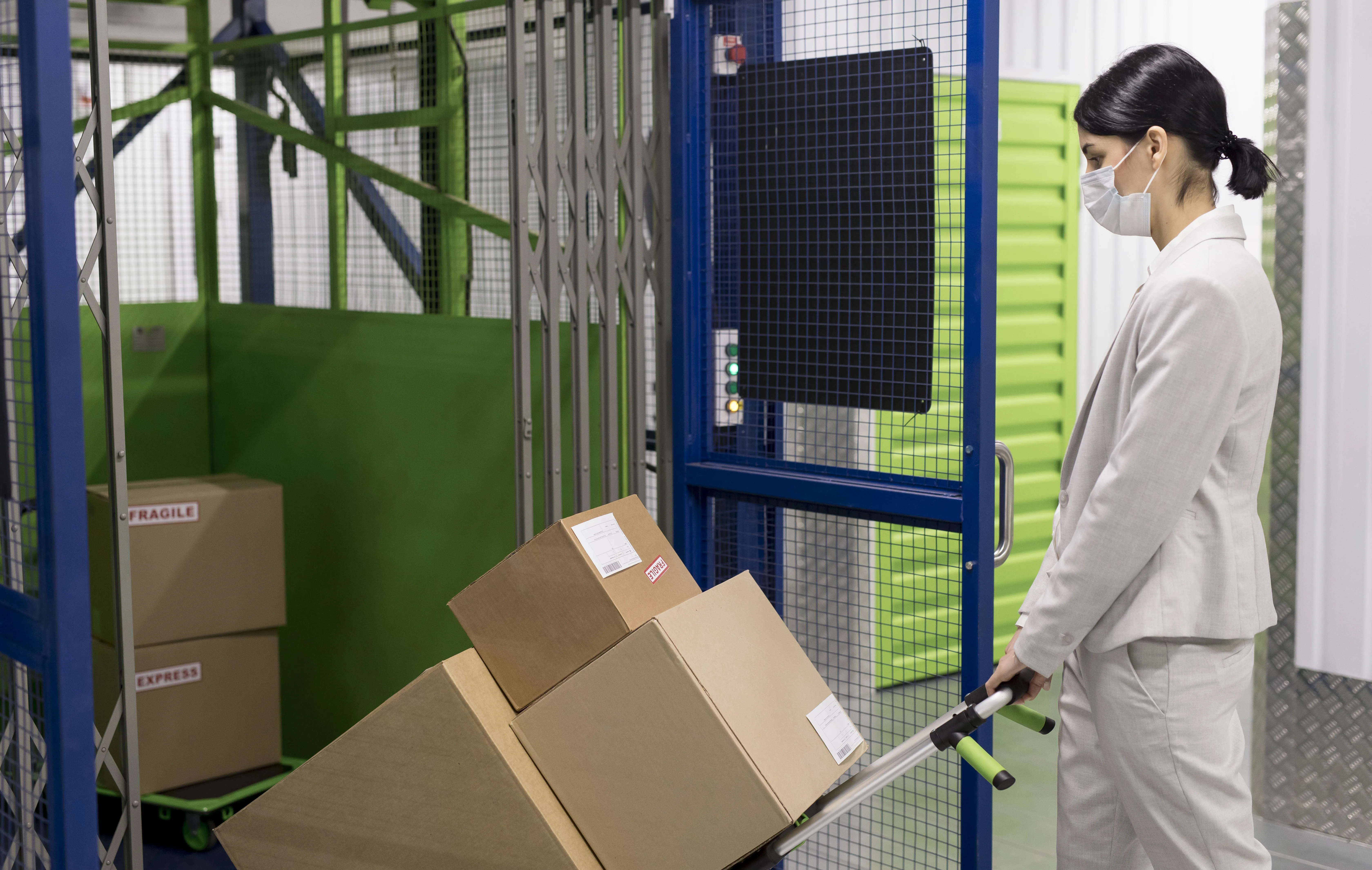 Parcel Lockers: Enhancing Customer Experience in Online Shopping