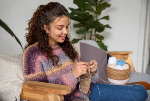 How a Female Psychologist in Melbourne Is Prescribing Needlework Over Notifications