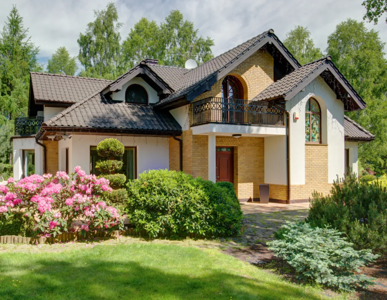 How to Sell and Buy a Home at the Same Time in Seattle