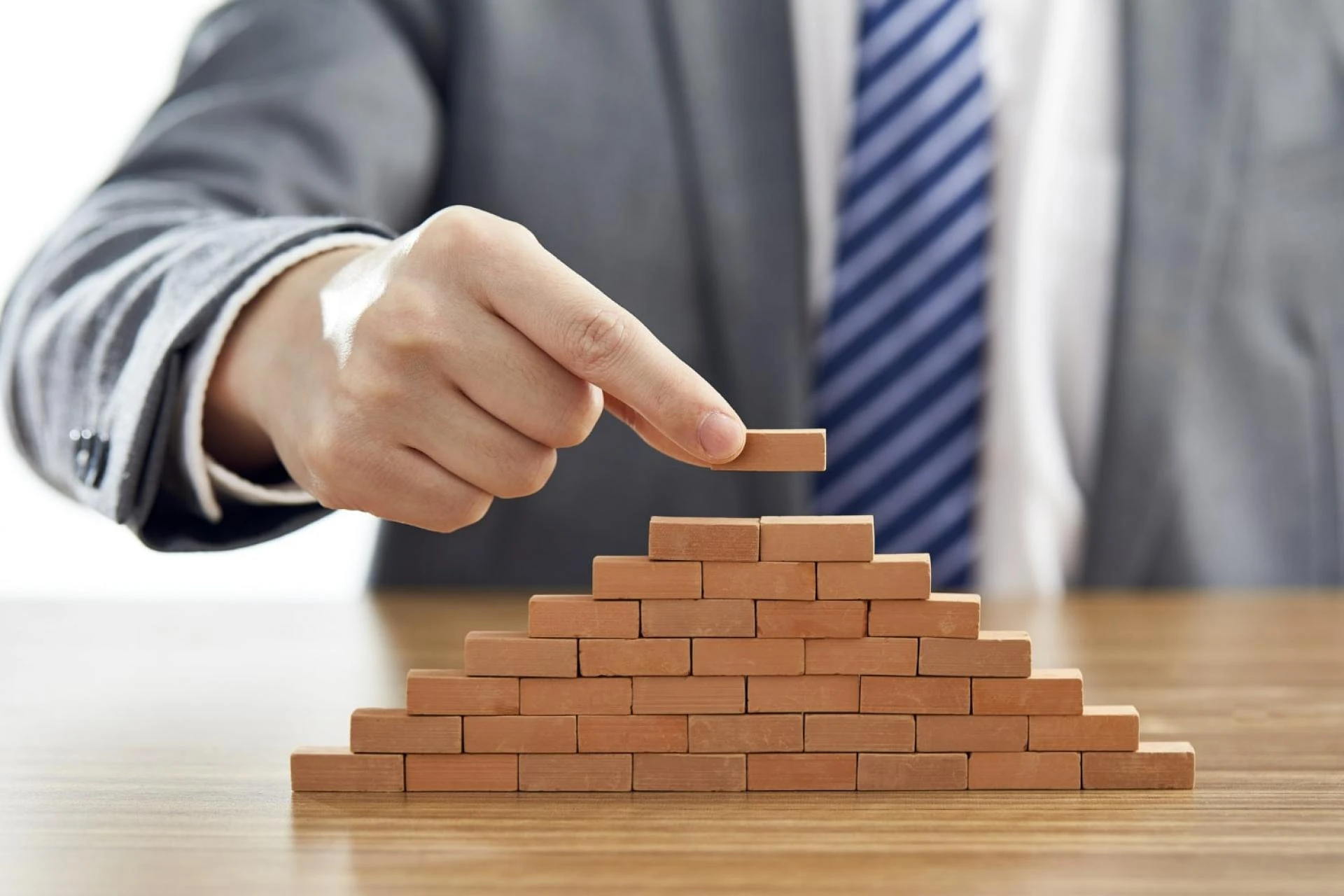 Factors to Consider for Rectifying the Foundation Cracks