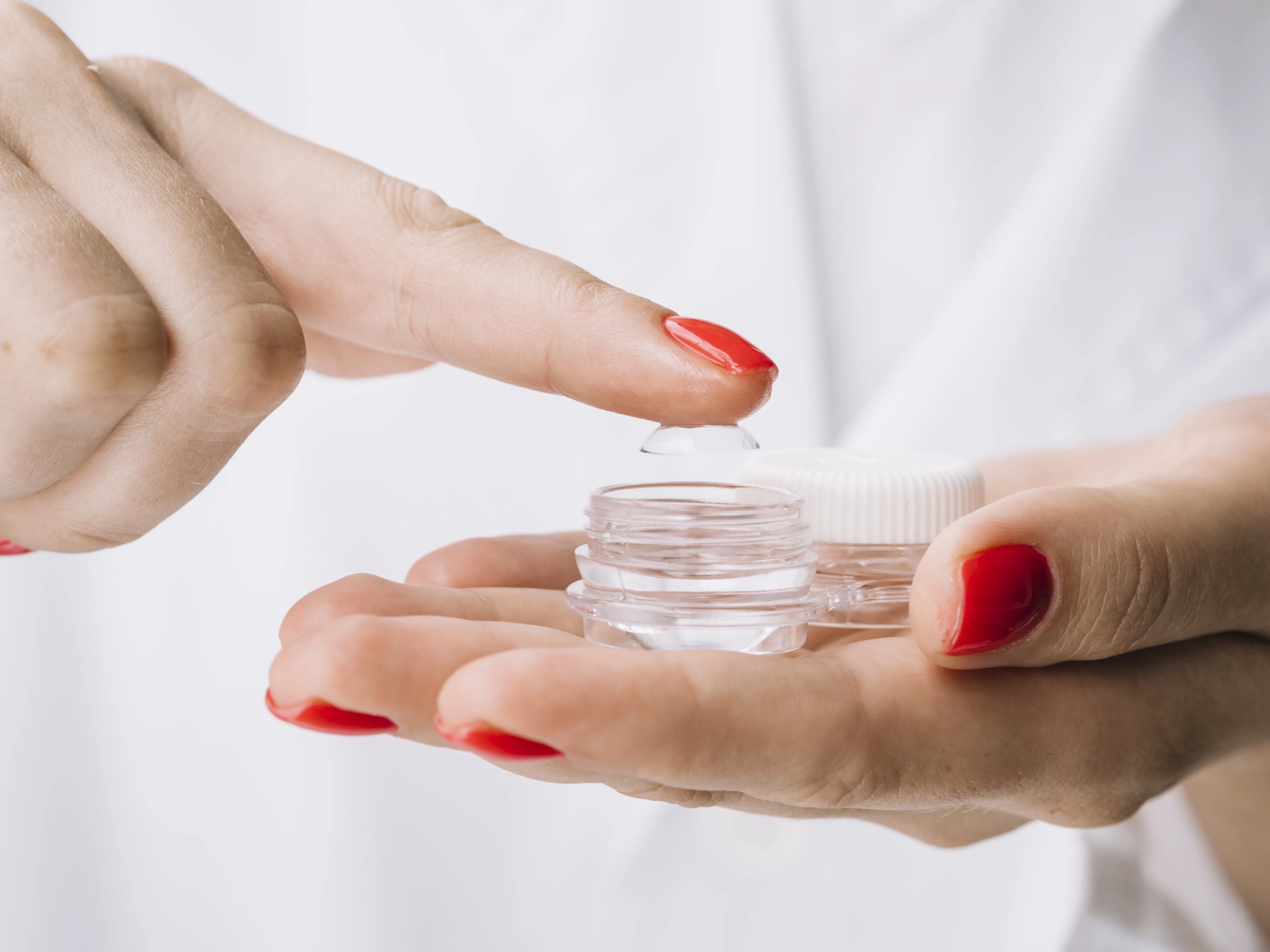 Having Trouble With Contacts? Should I Look for Scleral Lenses Near Me?