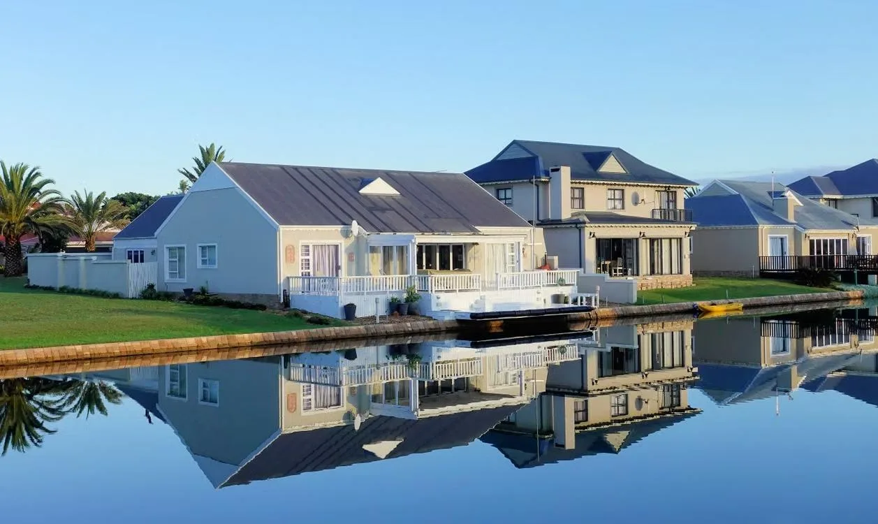 The Benefits of Updating Your Home's Exterior With Professional Painting