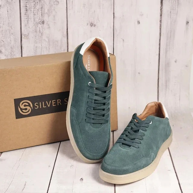 Leather Loafers For Men vs Men’s Casual Trainers: How to Choose the Right Pair