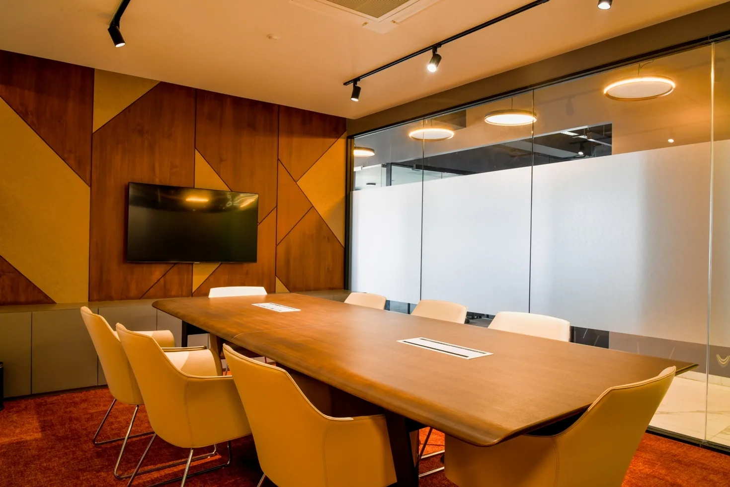 5 Essential Amenities Every Professional Should Check Before Choosing a Coworking Space in Ahmedabad