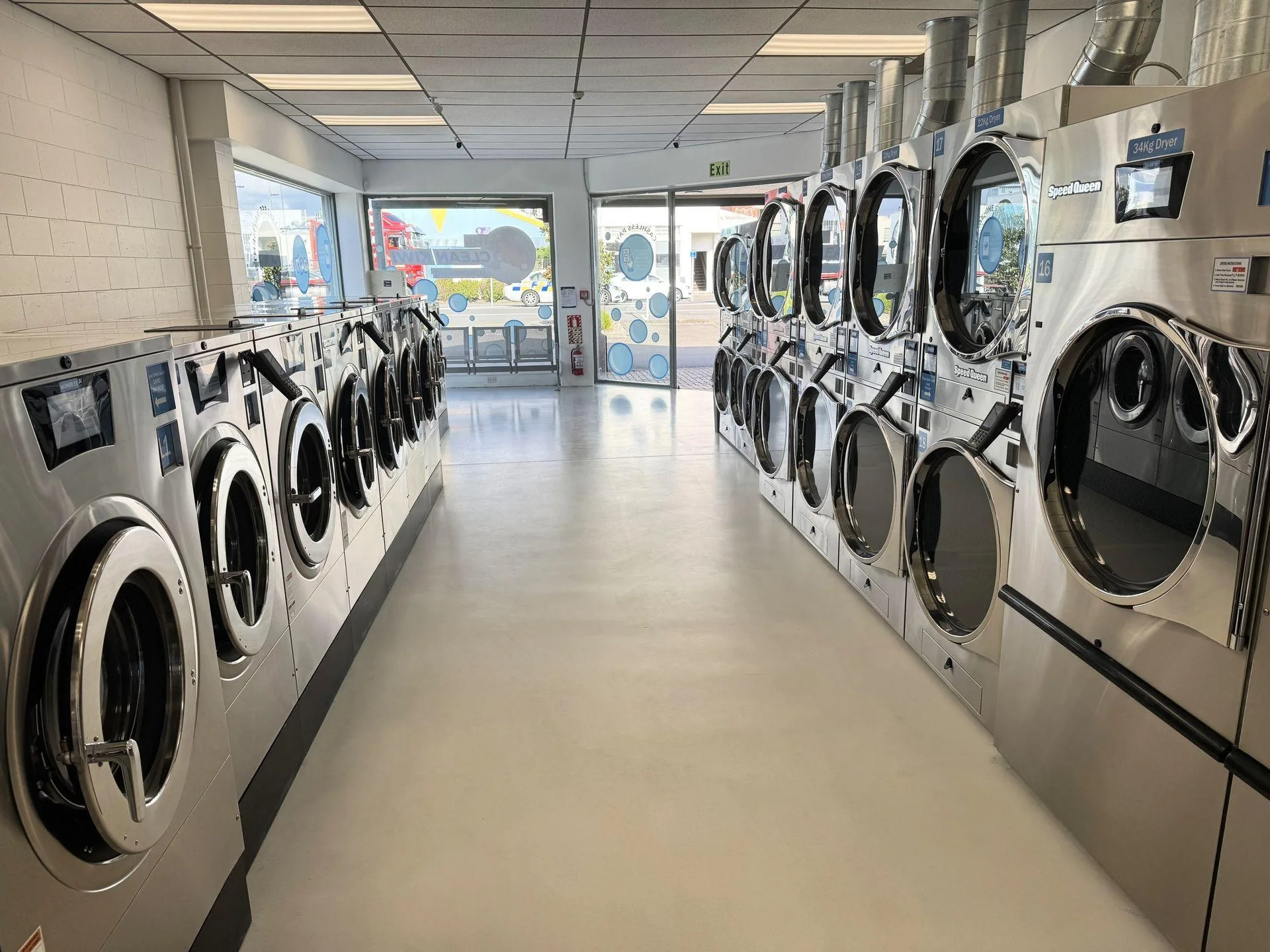 Why Choose a Laundromat Indio California for Commercial Laundry Services