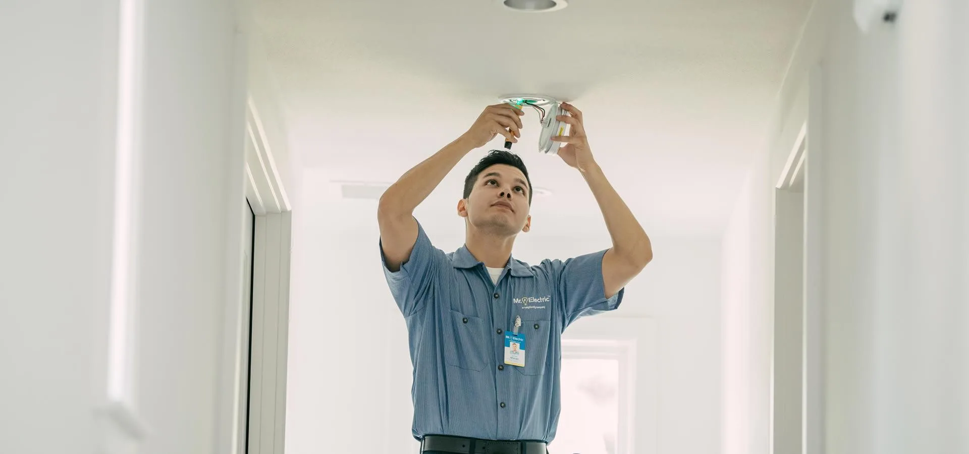 What to Expect When You Hire an Electrical Service Houston