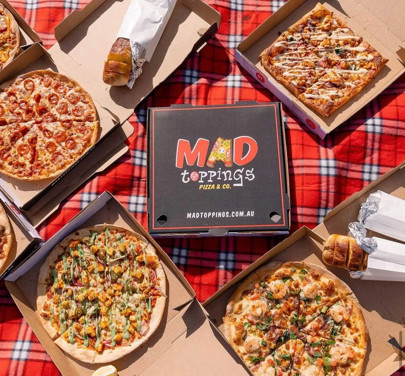 Freshwater’s Best Pizza Place for Casual Dining and Delivery