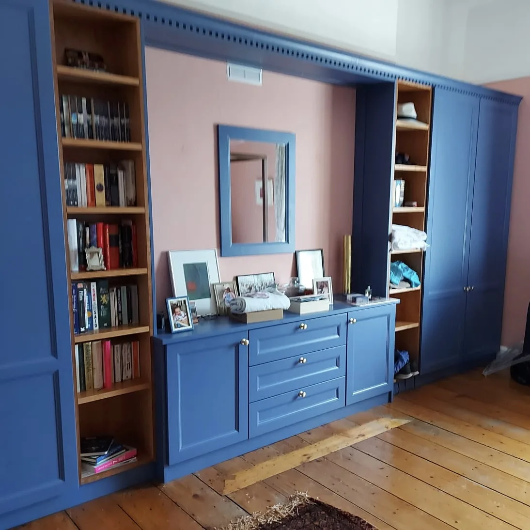 Smart Living Room Decoration Ideas with Stylish Bookshelves and Bookcases in Dublin