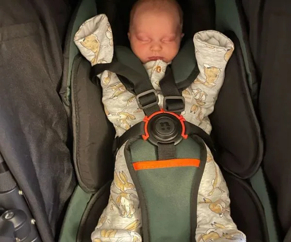 Carrycot vs. Lie-Flat Seat: Which Is Better for Your Newborn?