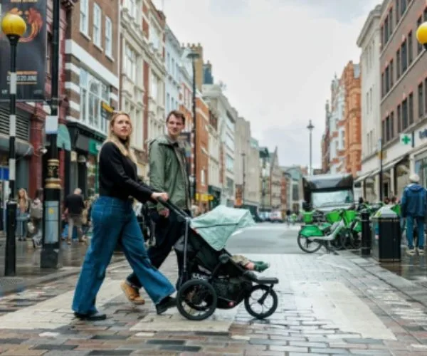Compact Stroller Folding Mechanisms Explained: One-Hand Fold vs. Two-Step Fold
