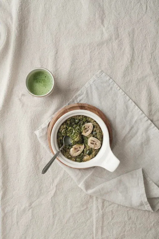 Healthy Breakfast Bliss: Matcha Banana Baked Oats Made Easy