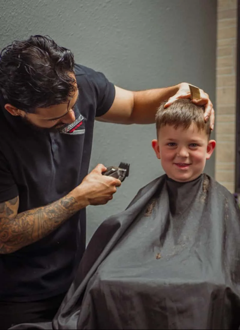 Why the Best Men’s Salon in Dallas Offers Beverage Service