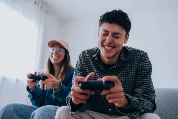 Lag Between Landscapes: The Hidden Gaming Layer of Travel