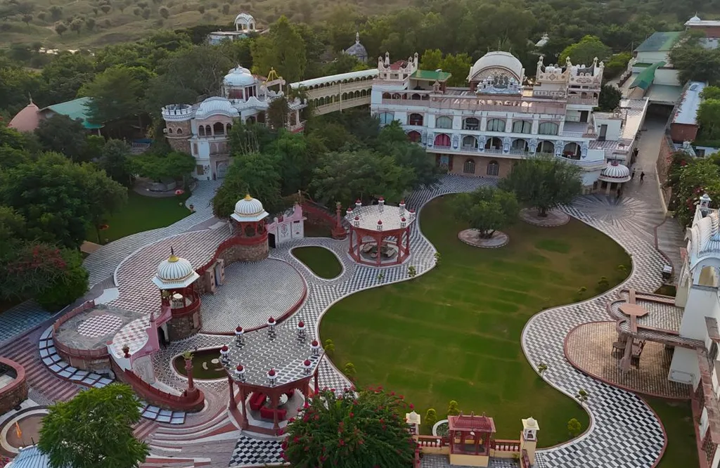 What Should Friends Look for Before Planning a Relaxed Weekend Resort Break Near Jaipur?