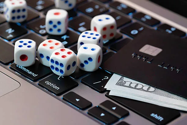 Checkpoint Worlds: Online Gaming in the Rhythm of Travel