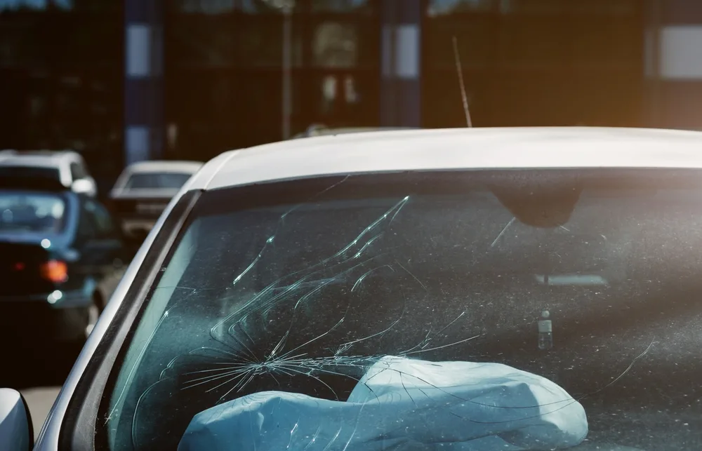 Common Causes of Windshield Cracks in Warm Climates
