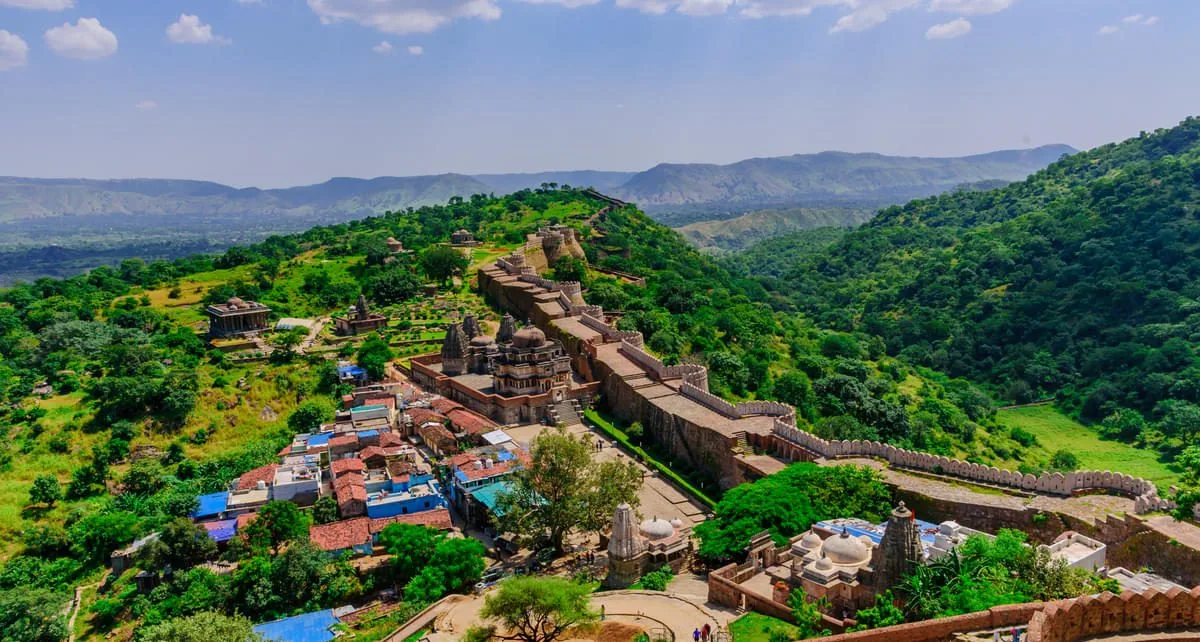 Kumbhalgarh 2-Day Route: Great Wall, Safari & Temples
