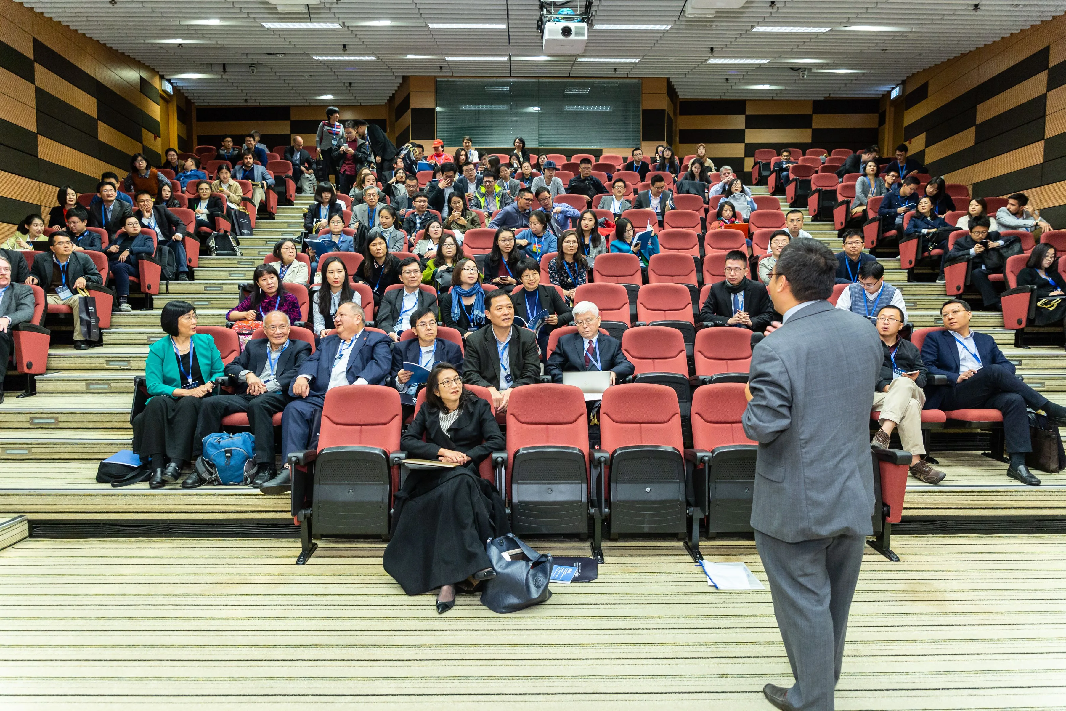How Public Speaking Training Helps Overcome Speaking Anxiety