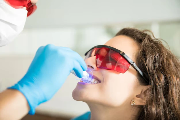 Teeth Whitening in Delhi: Comparing Professional vs. At-Home Treatments