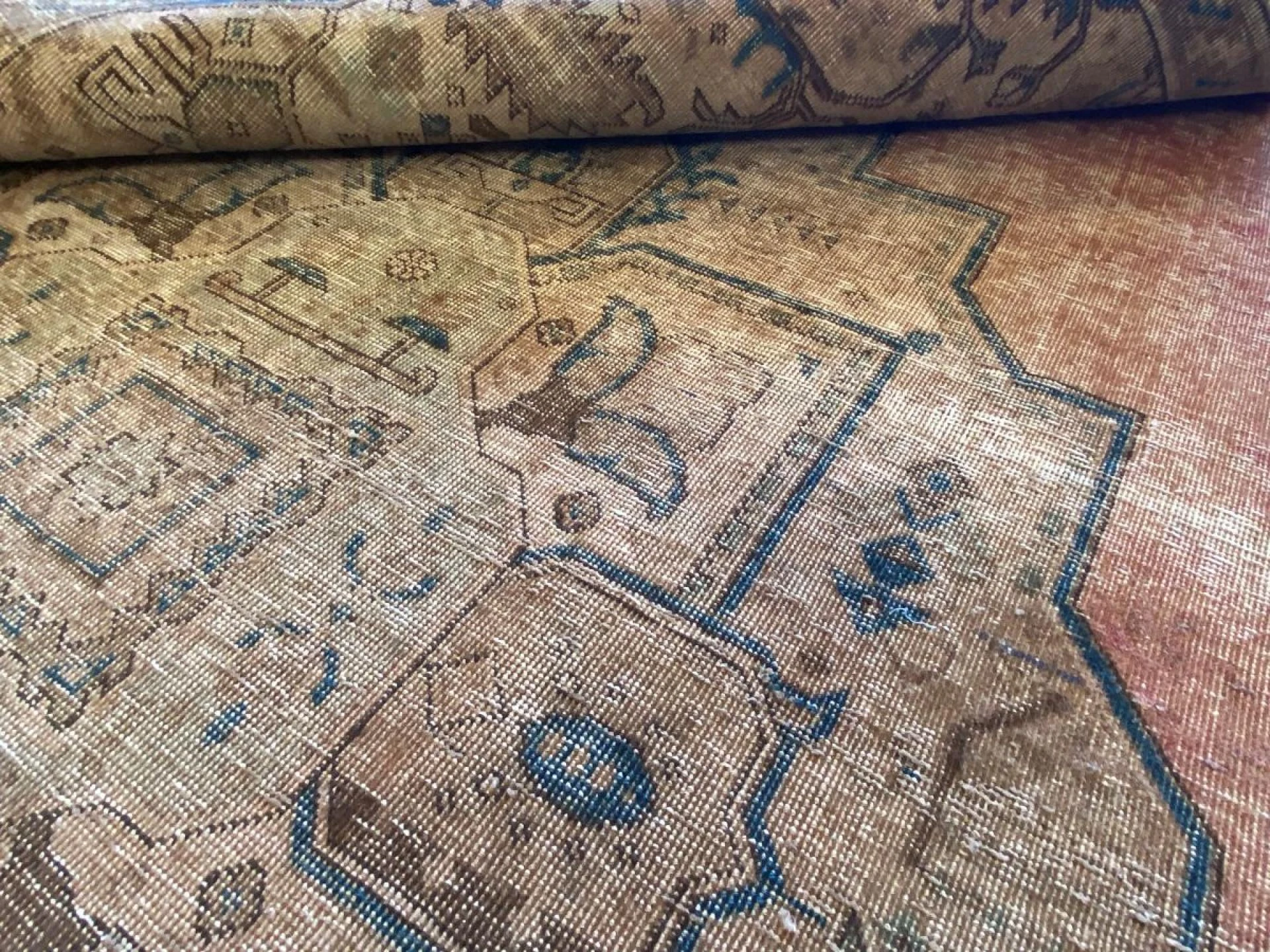 Why Antique Persian Rugs Are the Ultimate Home Décor Investment