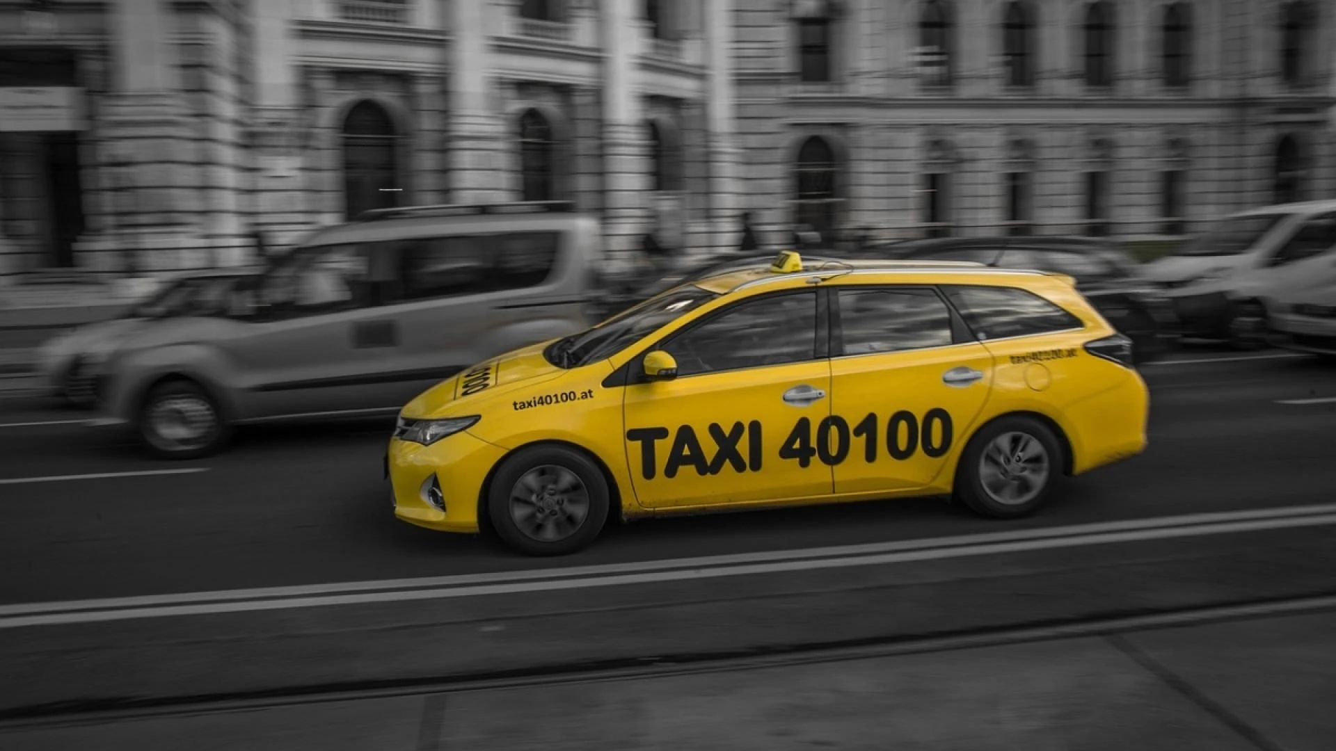 Family Day Out? Book a Minicab for a Smooth Ride