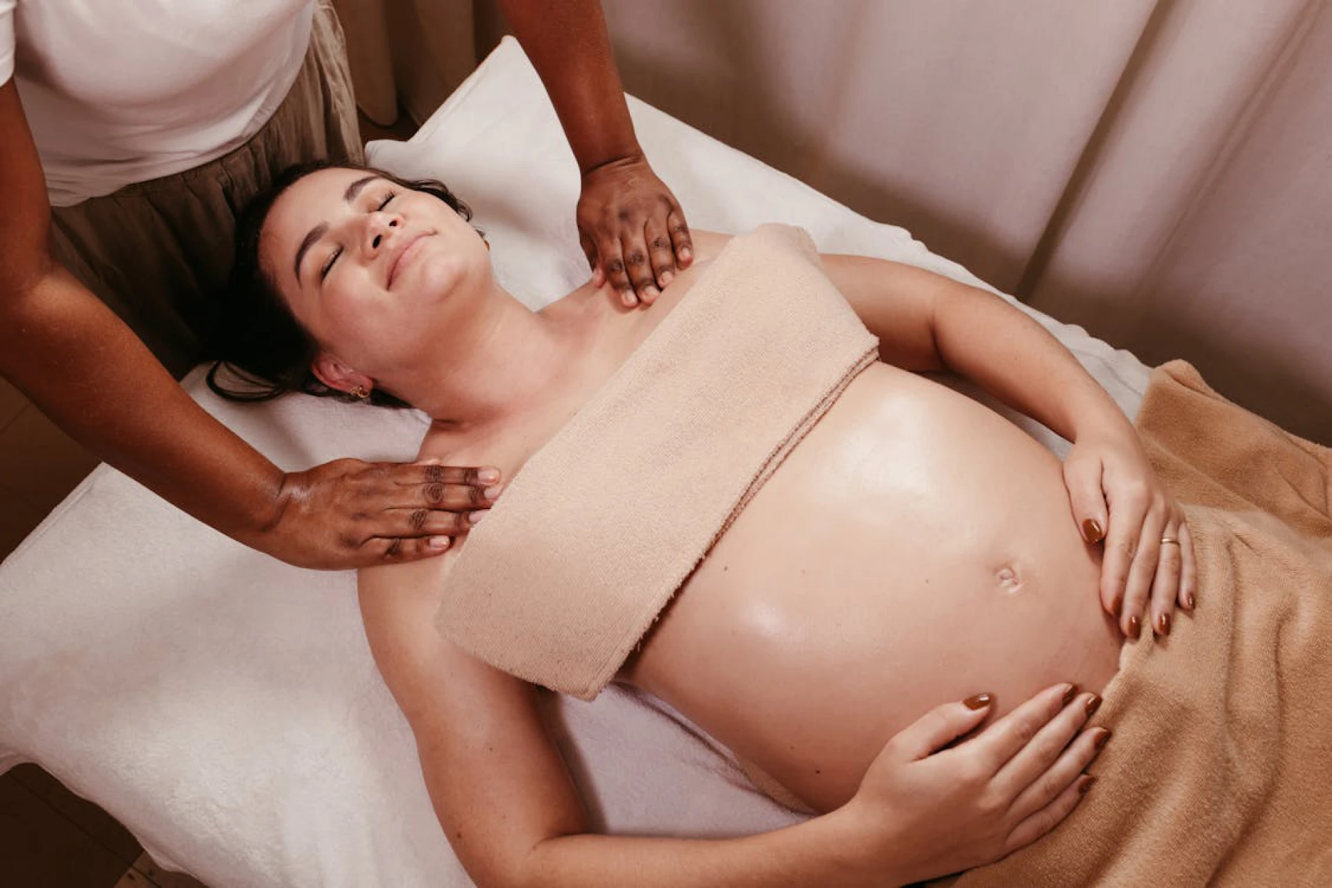 How Prenatal Massage Can Help with Common Pregnancy Pains and Sleep Issues