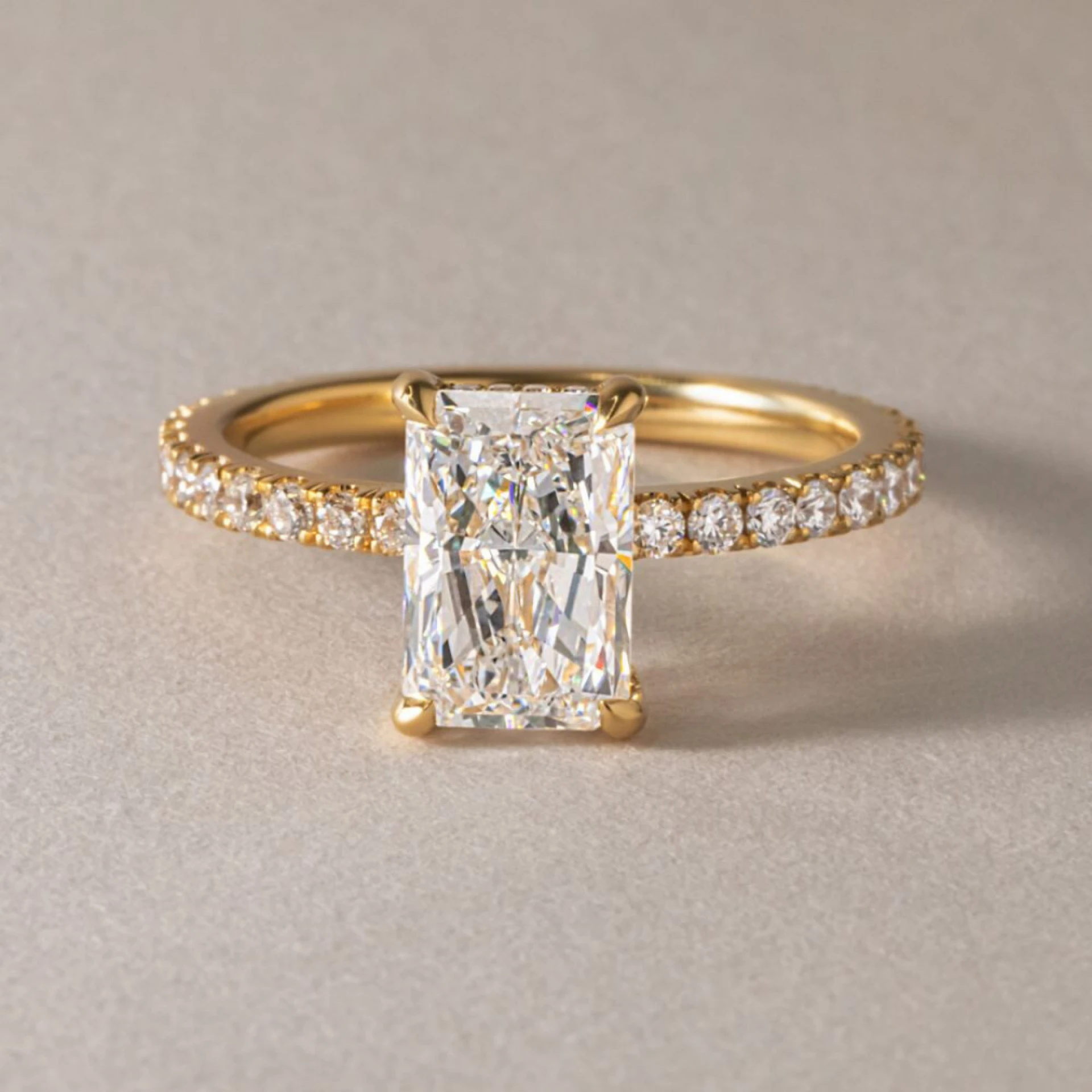 How to Spot a High-Quality Engagement Ring