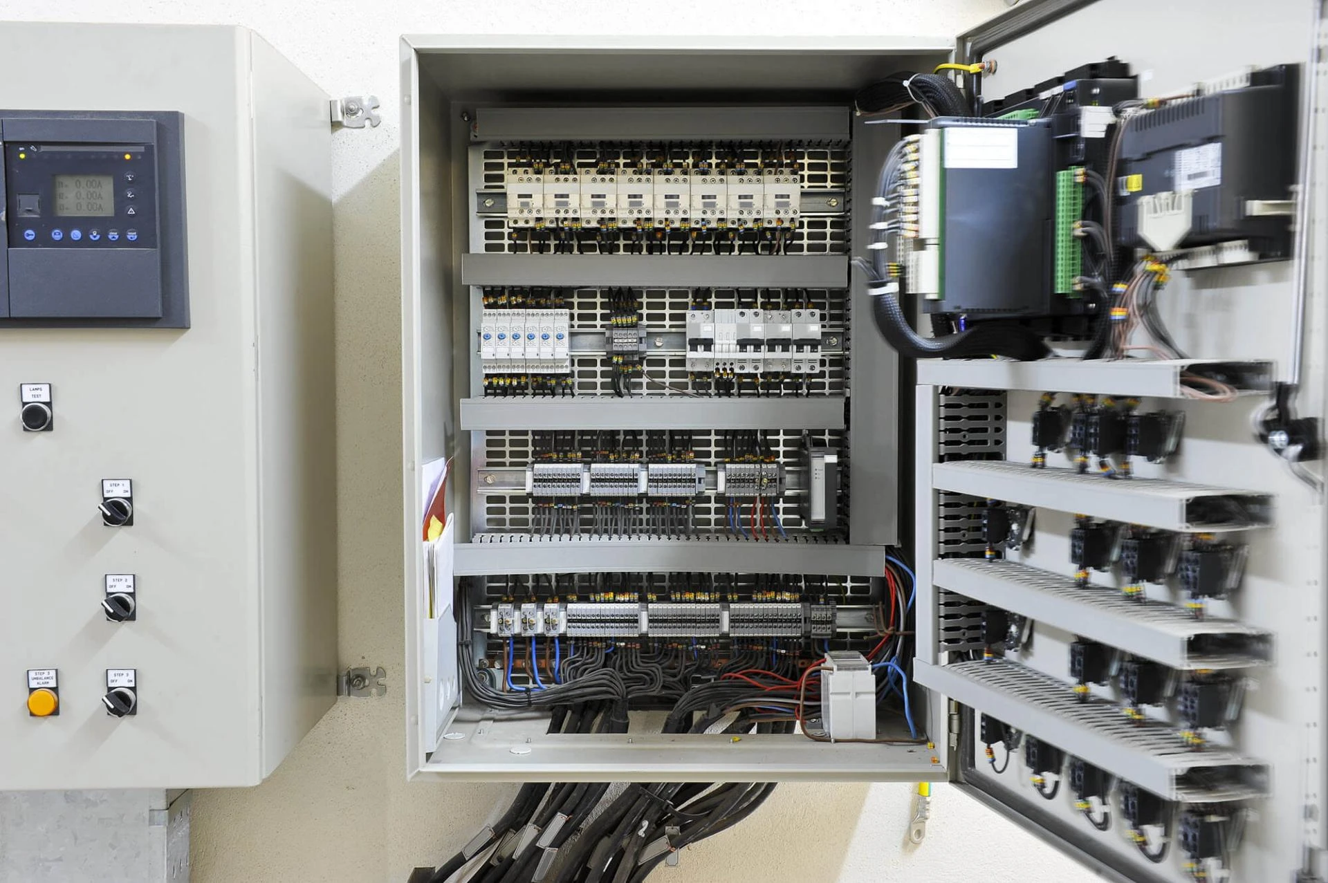 🤖 PLC Industrial Automation: A Quick Guide