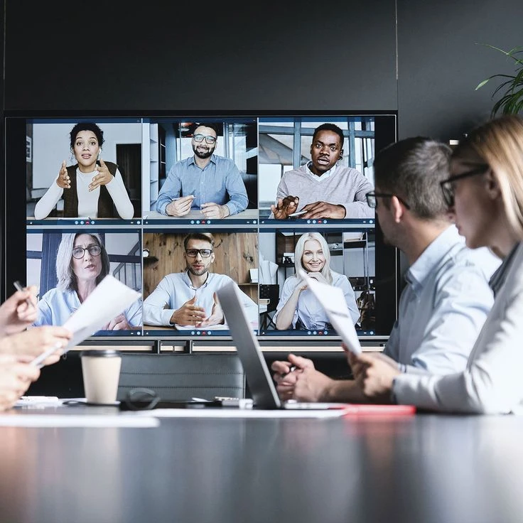 How do video presence coaches and training work?