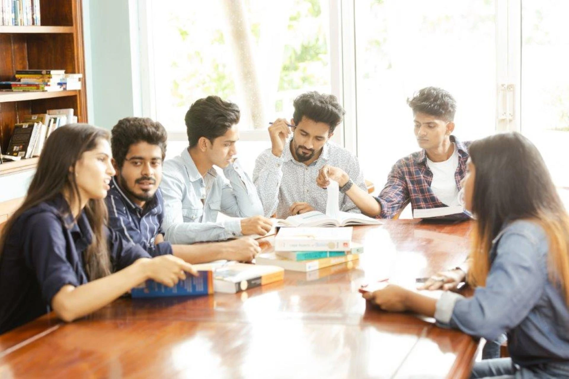 The Future of MBA Colleges in Gujarat for Finance, Marketing, and HR Specialization