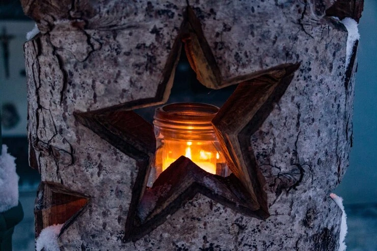What Type of Home Aesthetic Does the Jackson Vaughn Vintage New York Candle Pair Well With?
