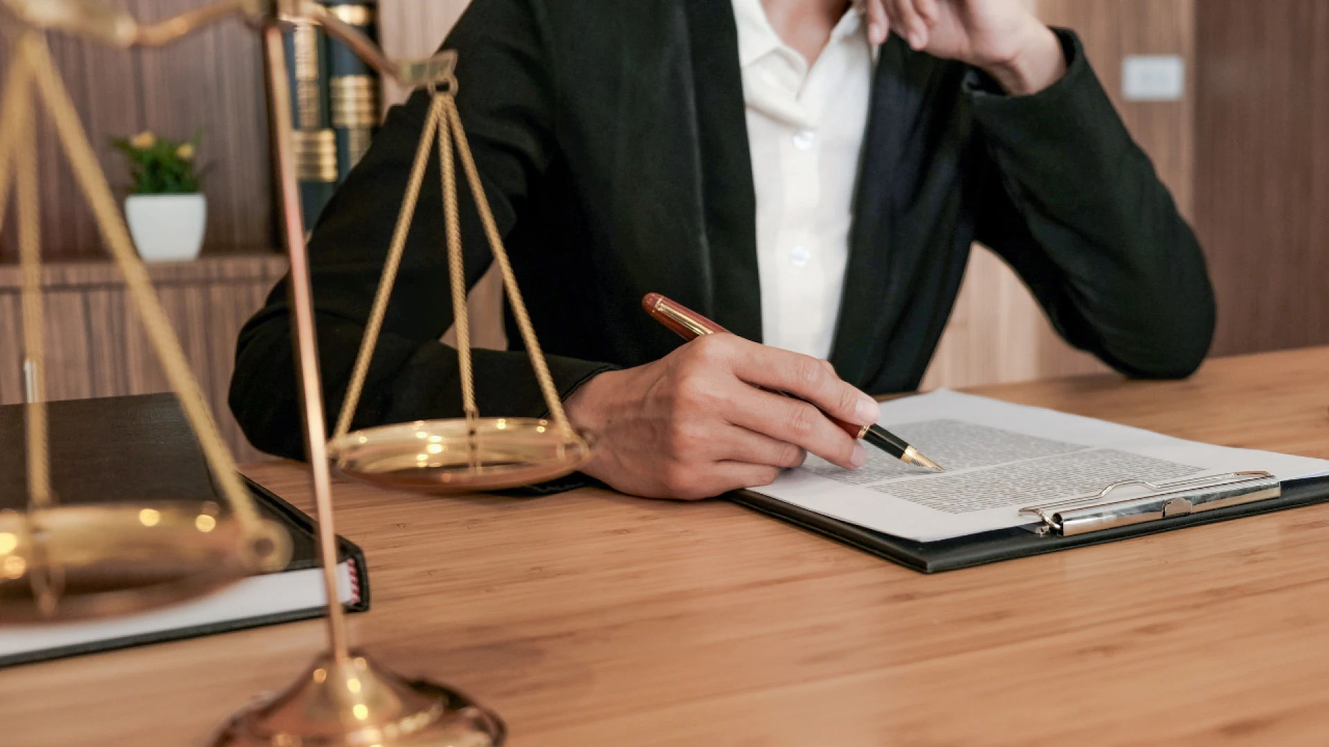 Scaling Smart: The Role of a Business Lawyer in Business Growth