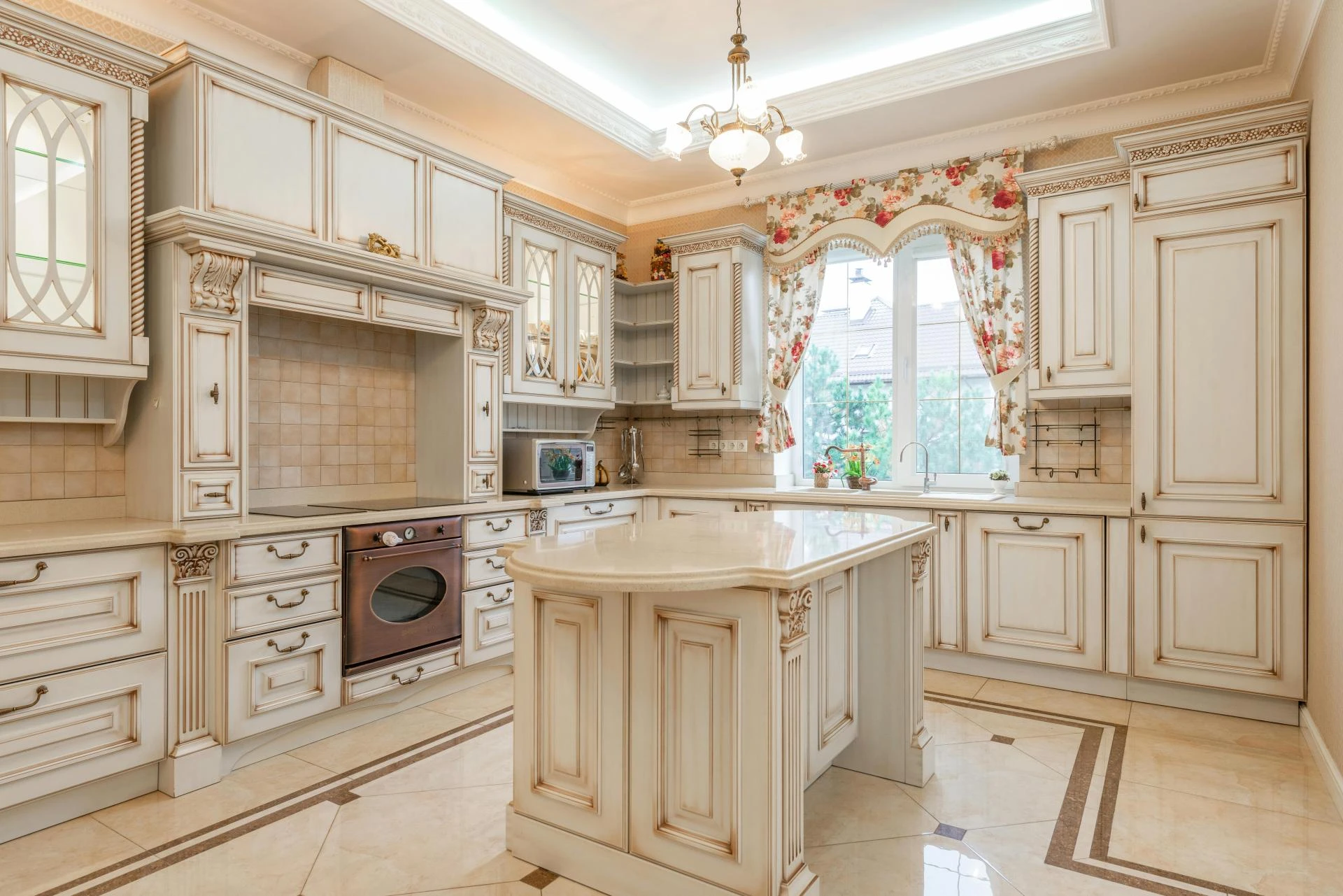 11 Sentimental Cabinet Looks That Feel Like Family