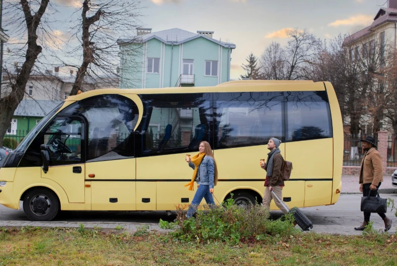 Everything You Need to Know Before Booking a Coach Bus in Toronto