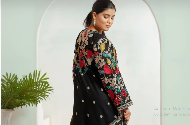 Curious About the Latest Trends in Pakistani Salwar Suits? Explore What New at Pakistani Salwar Kameez