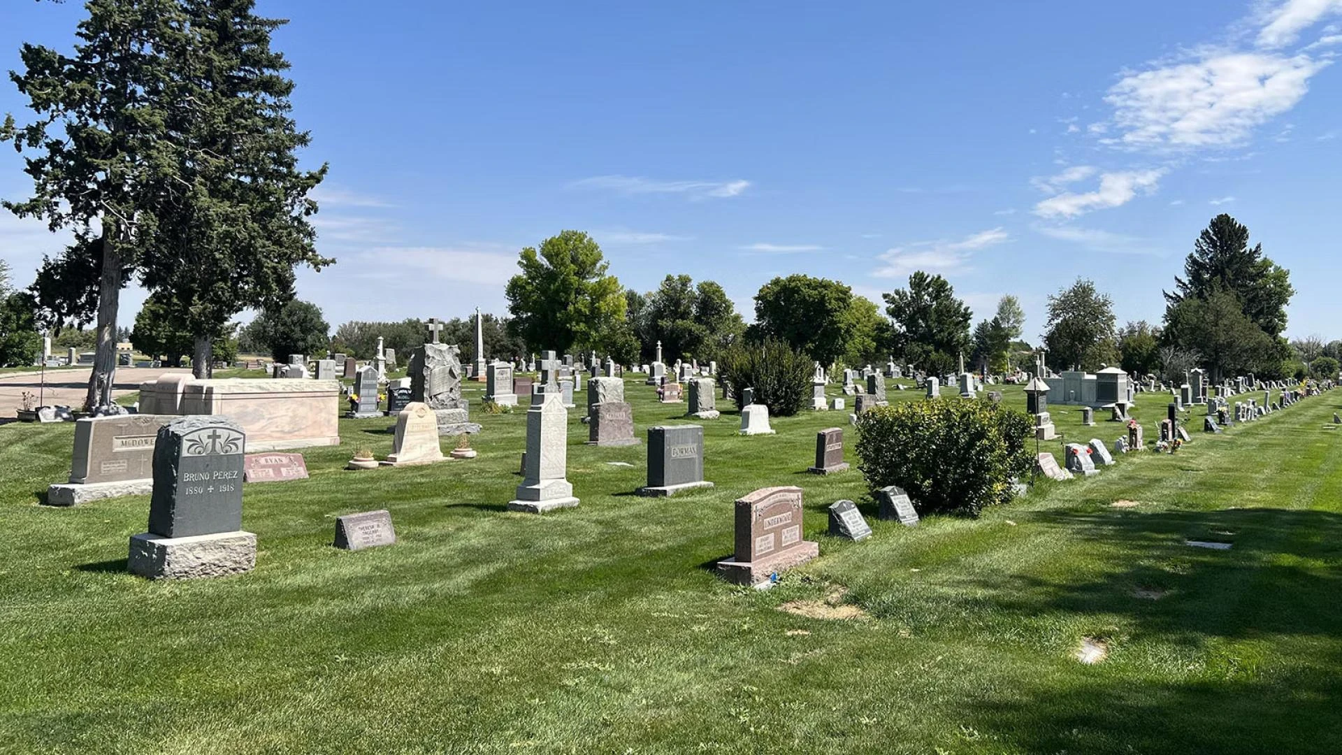 Seasonal Headstone Maintenance Tips for Brooklyn and Los Angeles Families: Protecting Your Memorials