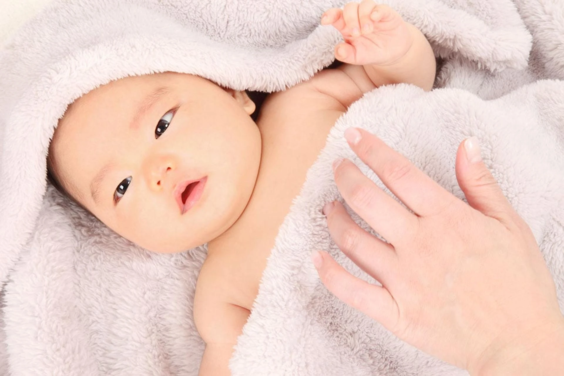 Trẻ 3 tháng tuổi nặng bao nhiêu kg?