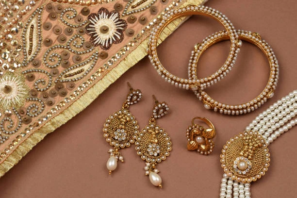 What are the most popular trends in artificial jewellery this summer?