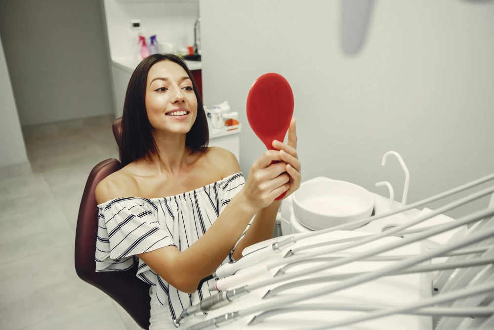 Top 5 Benefits of Professional Teeth Whitening vs. Over-the-Counter Products