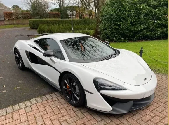 Luxury Prom Transport for Hire – Arrive Like Royalty