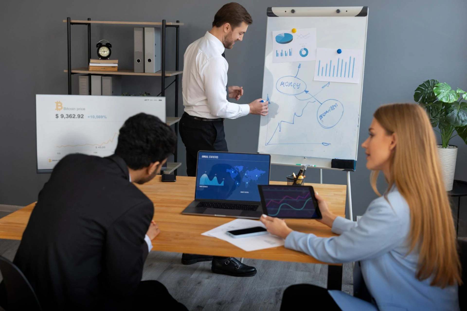 What Is Corporate Strategy? A Complete Guide for Business Growth