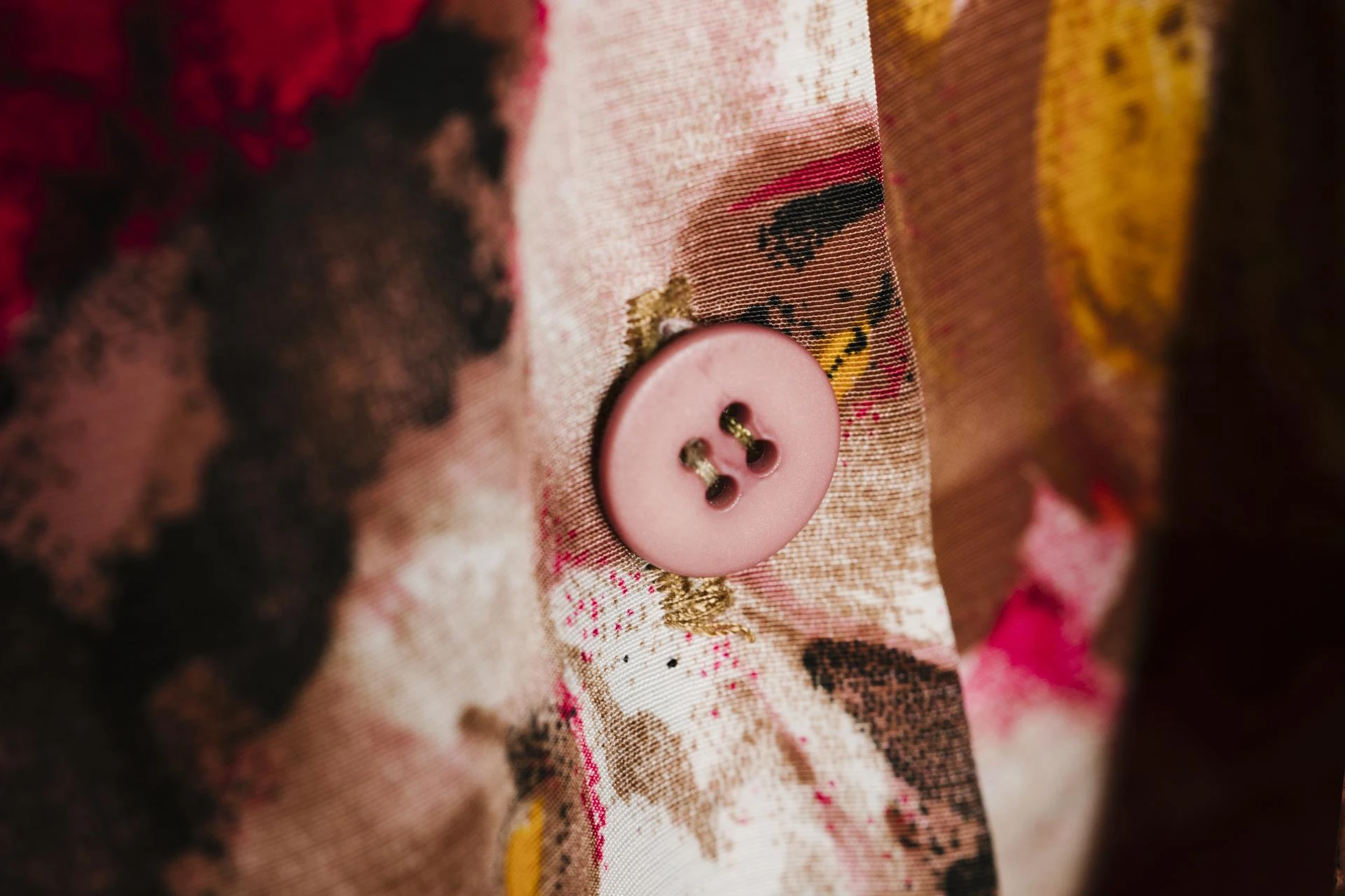 Exploring the Heart of India’s Button Industry: Button Manufacturers in Delhi and the Versatility of Polyester Buttons