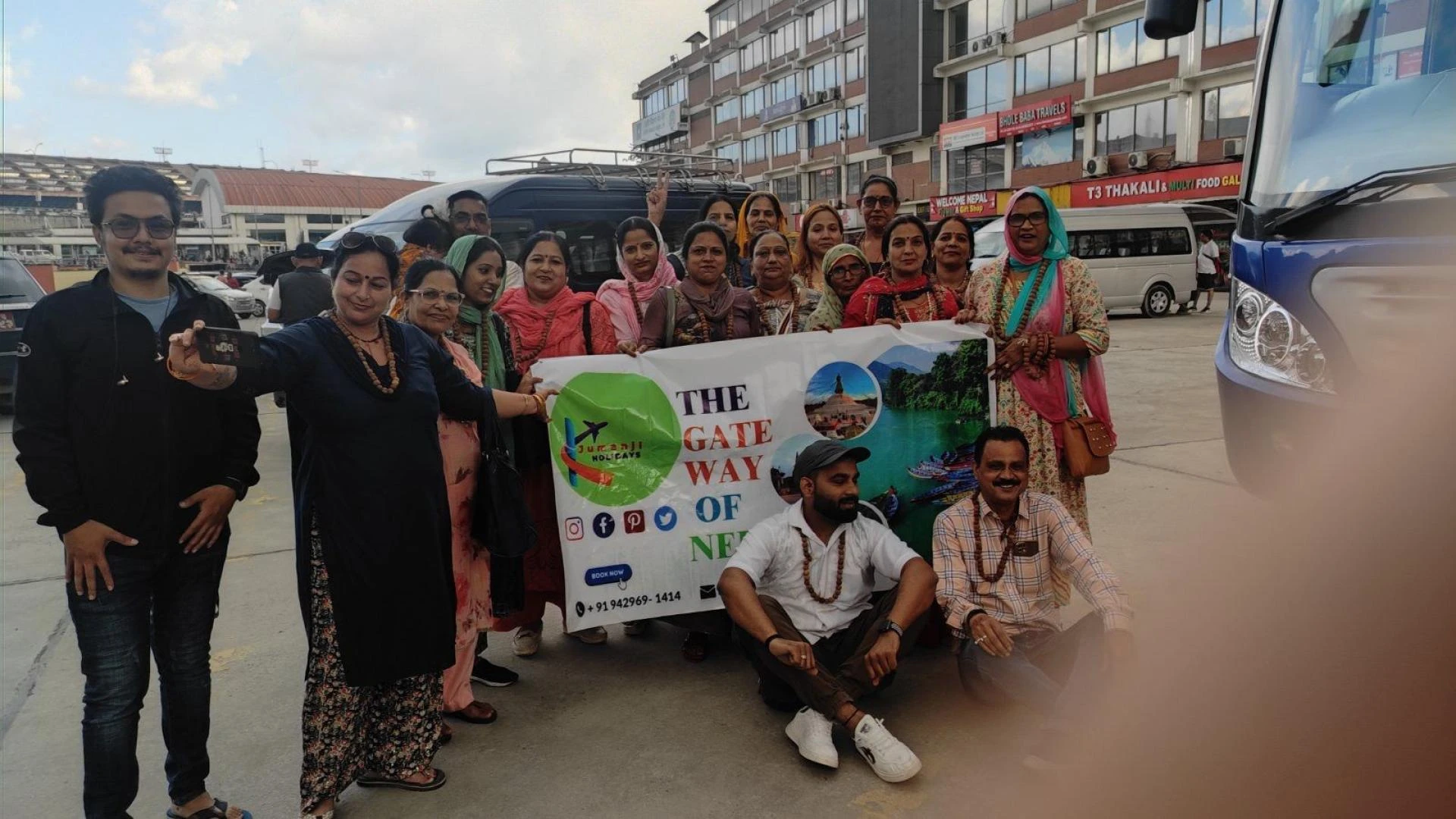 Best Time to Book Your Gorakhpur to Nepal Tour Package insider Travel Tips