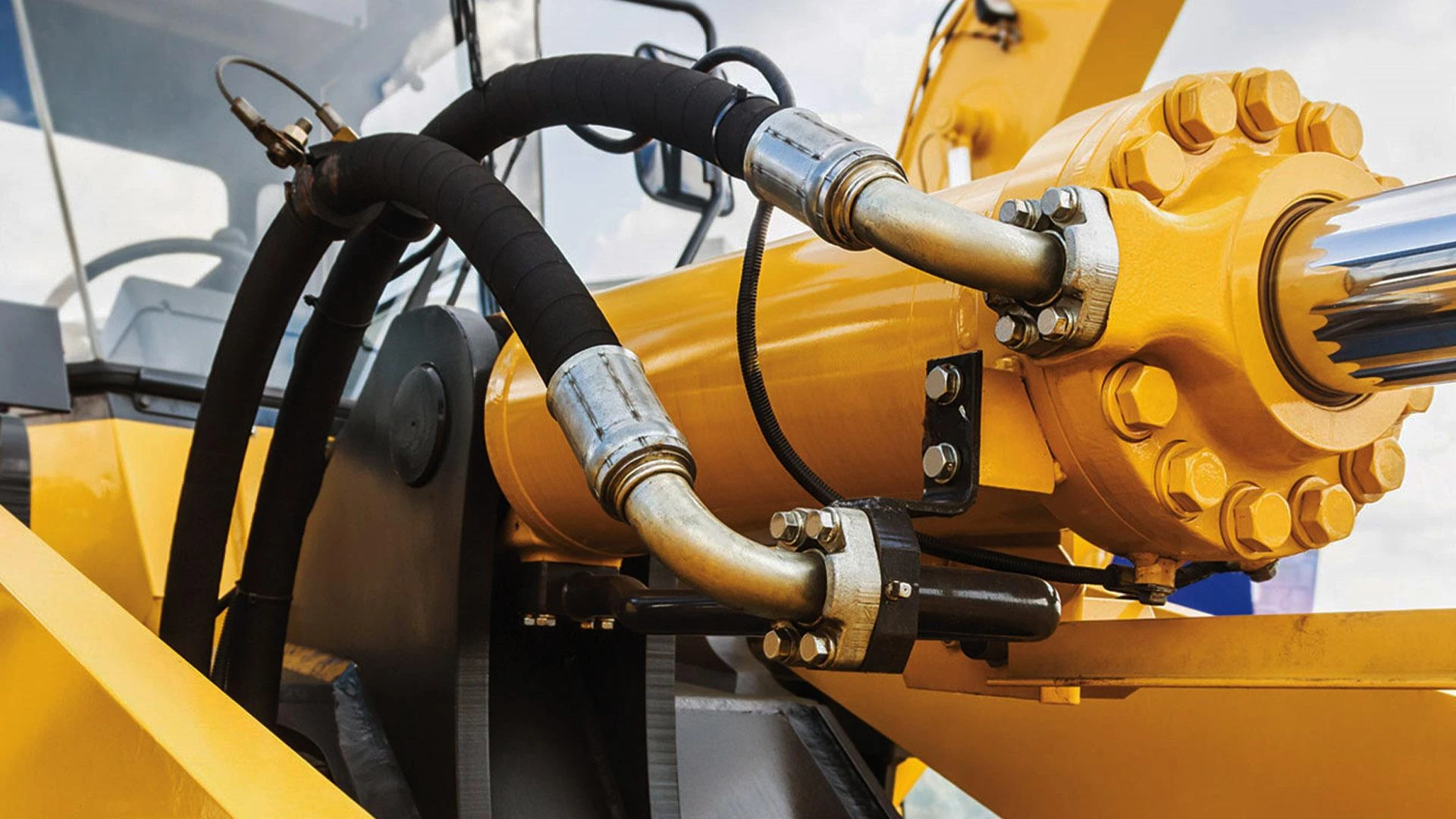 Hydraulic Cranes Repair for Safe Lifting – Trust Power Hydraulics Dubai