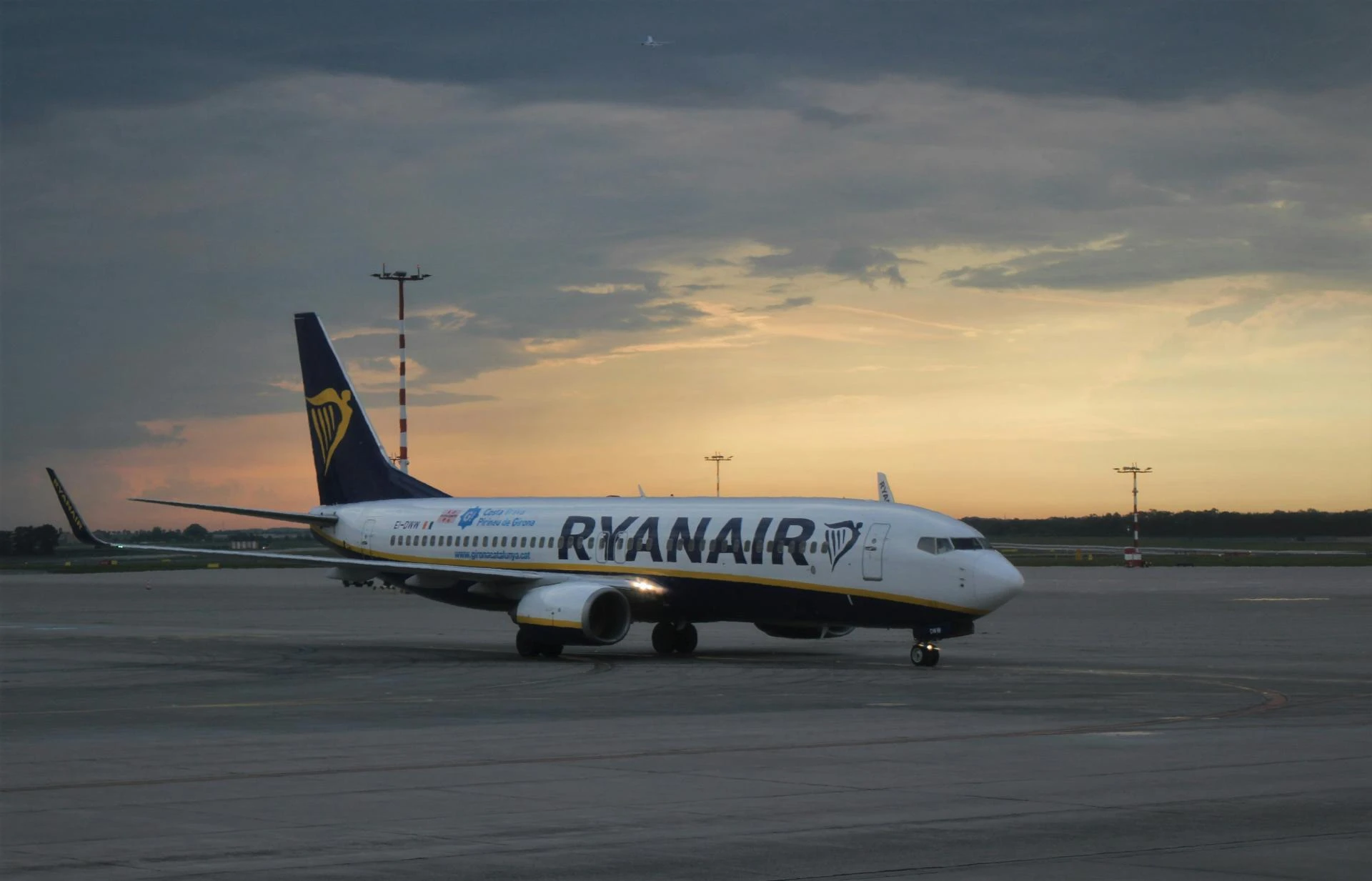 ¿Cómo contactar con Ryanair por teléfono?
