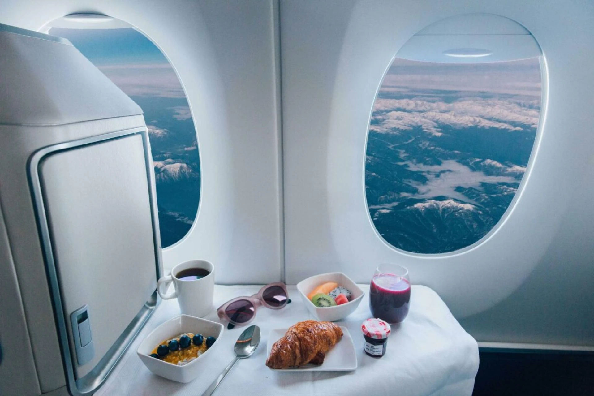 10 things Frequent Flyers Hate About Cathay Pacific Business Class - But You'll Love