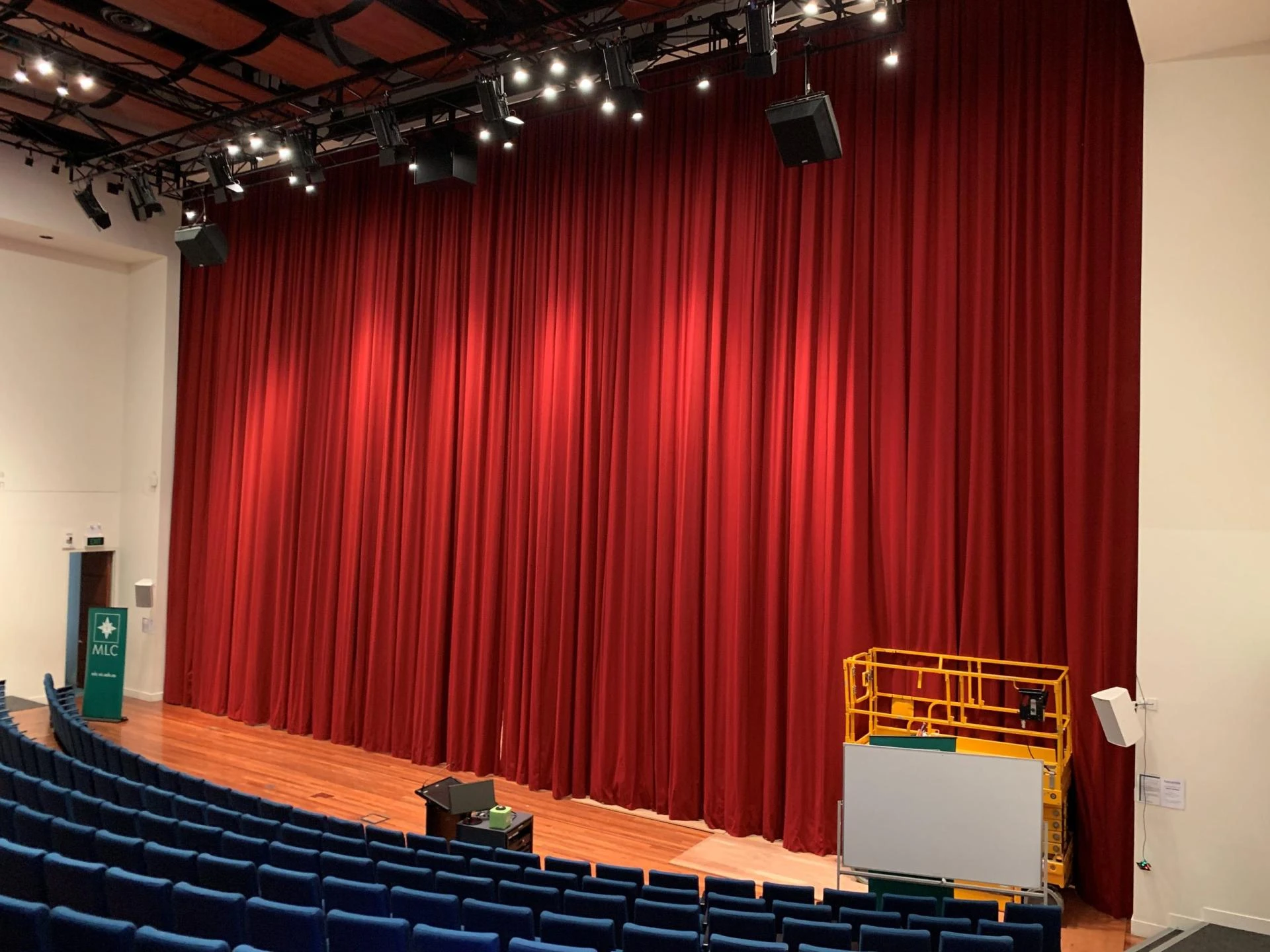 How to Choose the Right Theatre Curtains for Your Venue