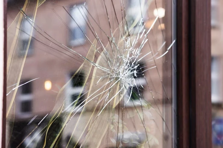Foggy or Cracked Mirror? Bathroom Mirror Replacement Solutions in Sydney