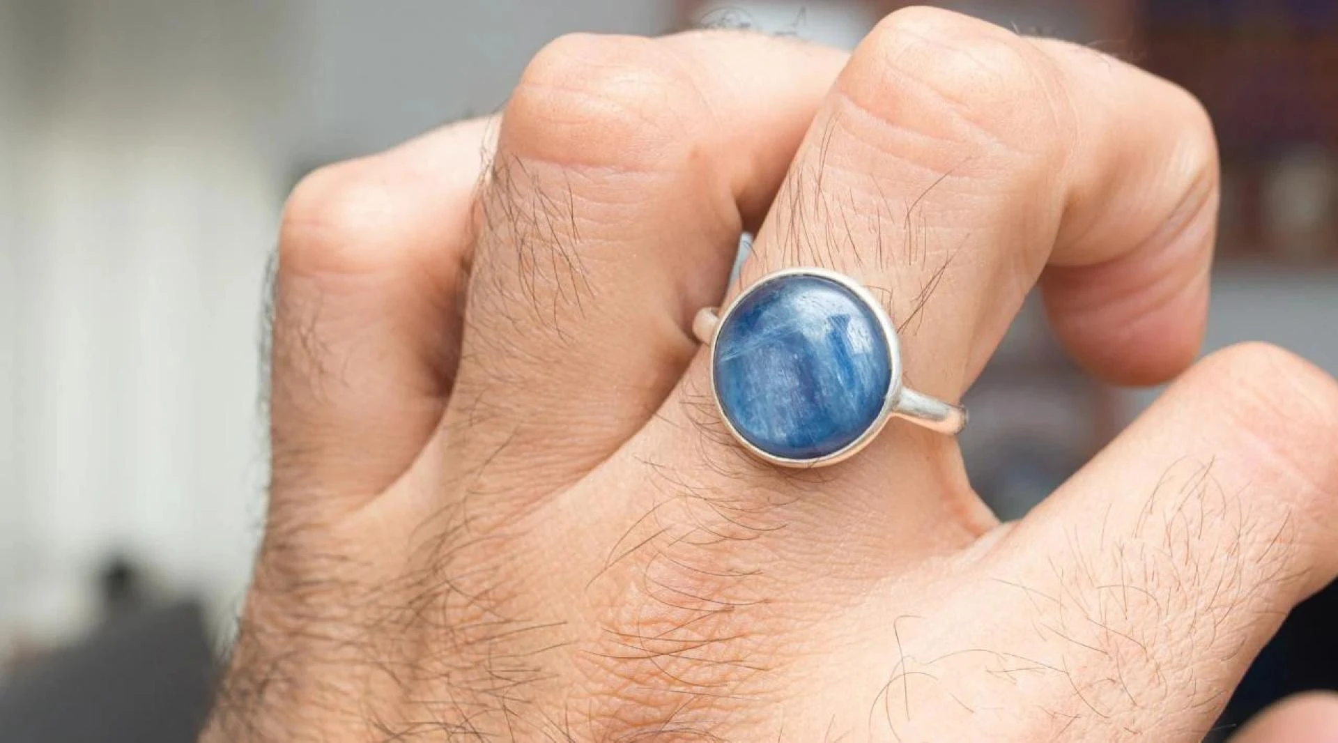 How to Use Kyanite in Meditation and Chakra Work